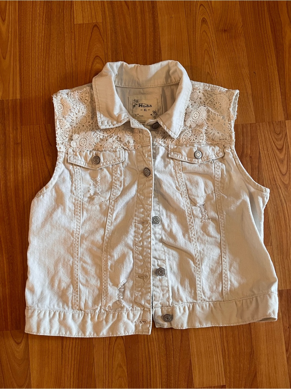 Mudd women’s ivory Lace-Trim Denim Vest